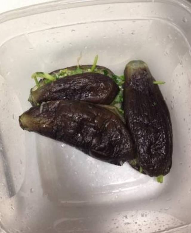 婆婆教我做的腌茄子,做法简单,这也是我吃过的最好吃的腌菜之一