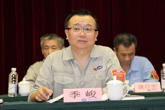 在9月15日召开的上海船厂十八届五次职代会上,公司总经理季峻作了题为