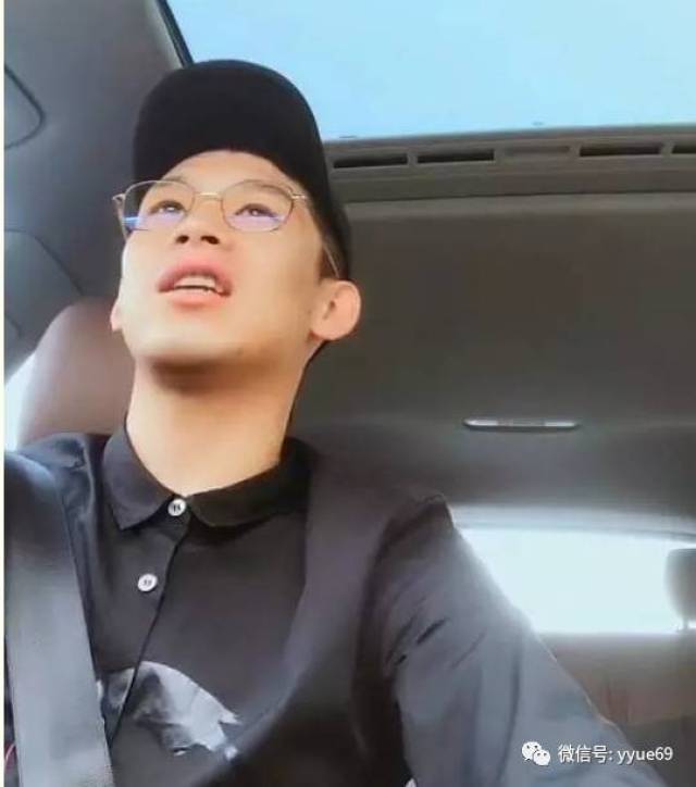 天佑开车直播被众人举报,被官方t出直播间,冻结直播权限!