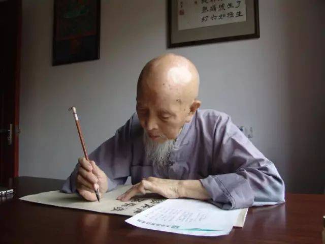 文殊院方丈宗性法师,四川省佛教协会副会长,新都宝光寺方丈意寂法师