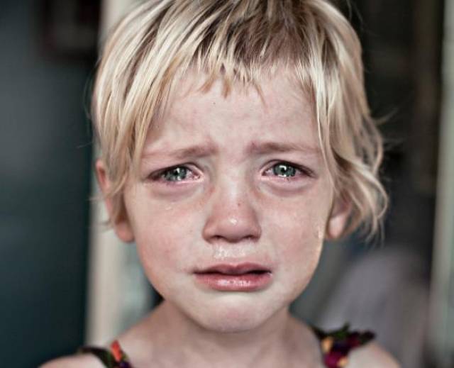 2岁小女孩险窒息,只因误信了奶奶的一句话