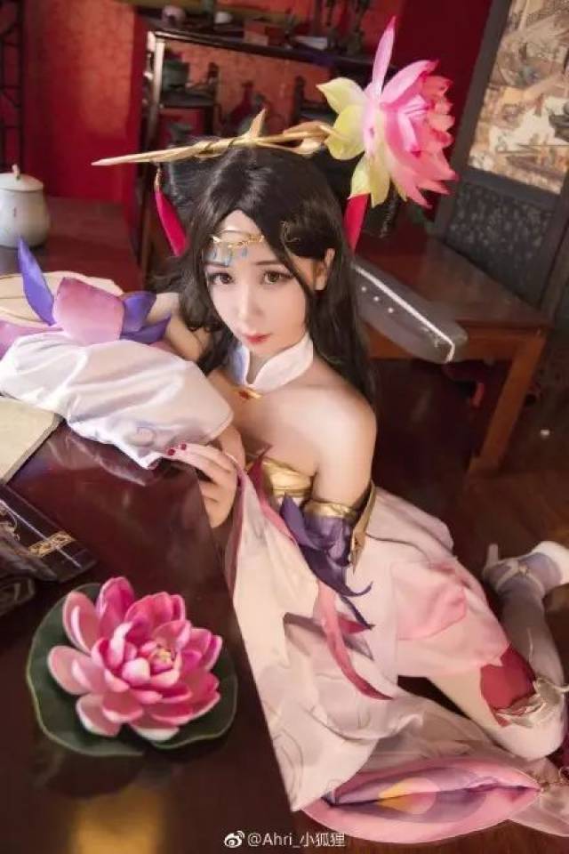 cos:貂蝉vs妲己,短发女生也能性感跟可爱