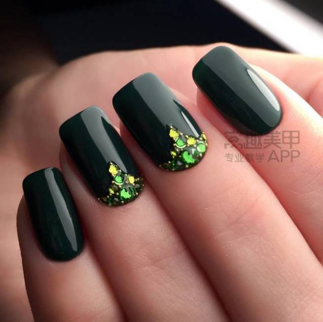 one荐美甲 ▏你做墨绿美甲的样子真好看!