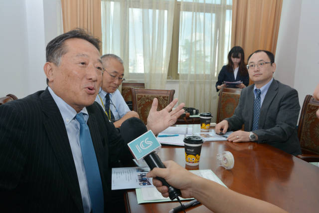 专家评审团,并荣幸地邀请到了日本国驻上海总领事馆加藤华子副领事