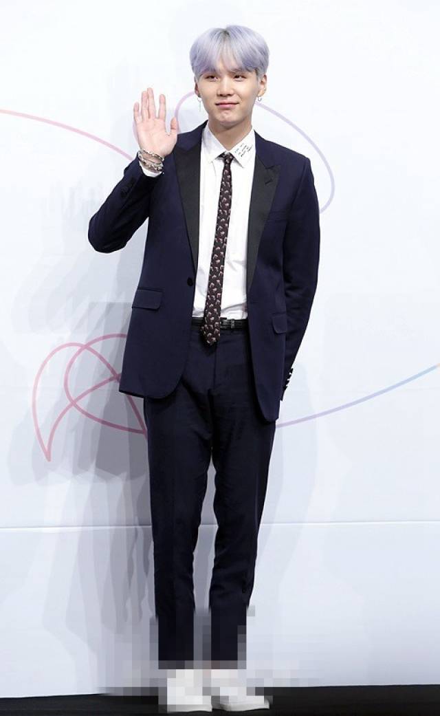防弹少年团携新专开发布会 金硕珍田柾国金泰亨频频比心惹人爱【组图