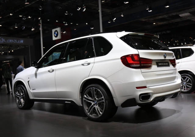 宝马白色x5外形动感又不失优雅 时尚越野