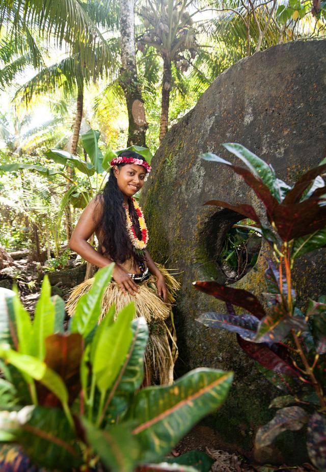 雅浦主岛实际上由四块相近的陆地组成,只由珊瑚礁相连,所以该岛也被称