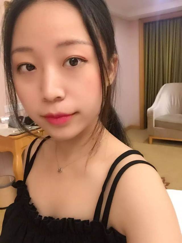 女 身高:162cm  体重:46kg 星座:白羊座 学历:大专 职业:医药代表