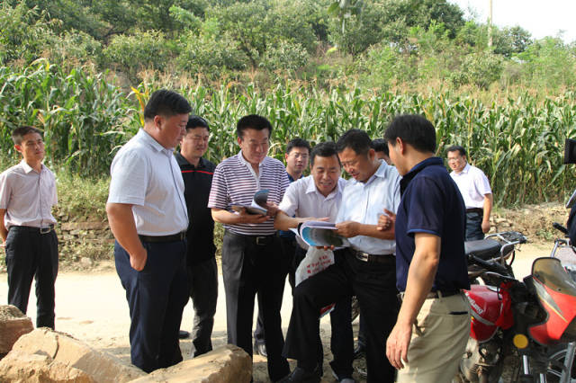 市委组织部常务副部长冯书魁同志,副部长李清旺同志