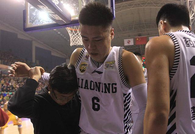 辽媒:贺天举在京治伤 或将无缘辽宁12人名单