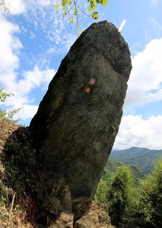 一柱擎天令牌石