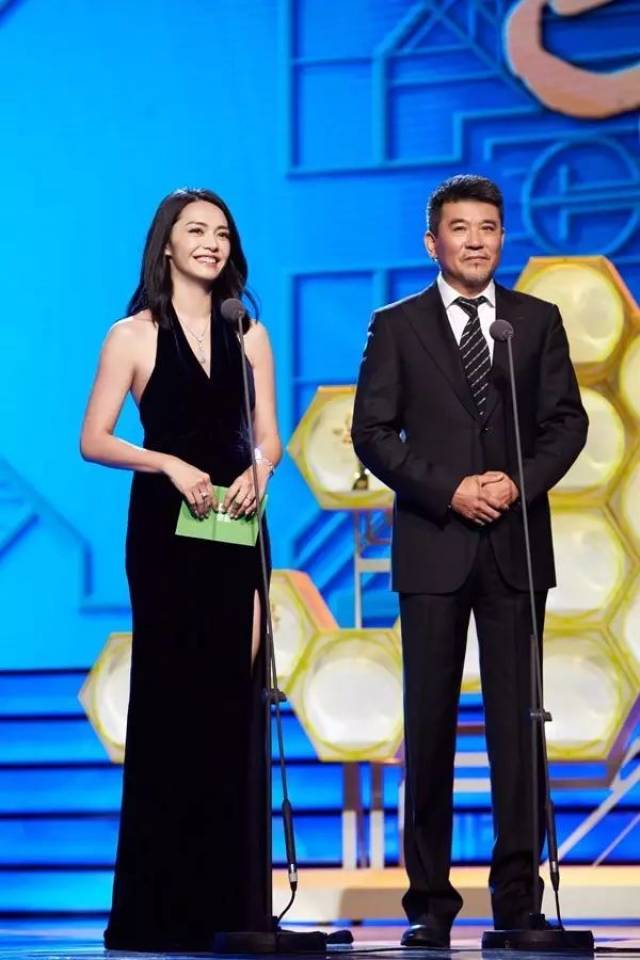 罗子君新剧长发曝光!女人的后半生有种美是头发不过肩