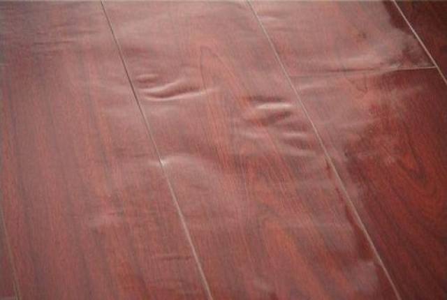 木地板泡水,鼓包,边缘翘起.一招教你起死回生!