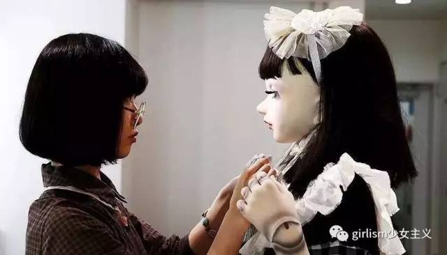 可爱还是恐怖?突破次元壁的人偶模特桥本露露