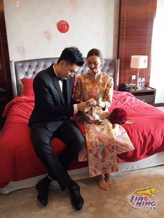 李晓旭刚刚随队拿到全运会冠军 众多队友也纷纷出席 此前他结婚的消息