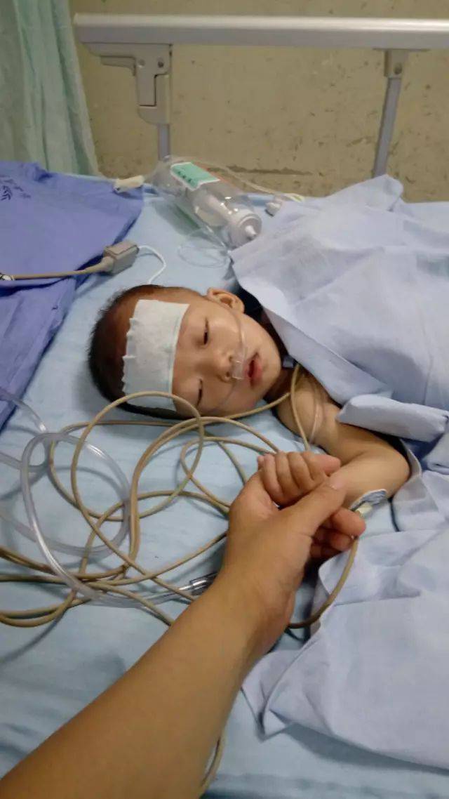峨眉一岁半小孩身患先天性心脏病及盼好心人救助
