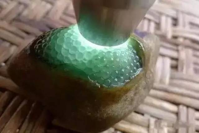 翡翠赌石为什么都要这样开窗?