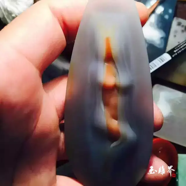 几笔就把美女勾勒得若隐若现看得我心扑通扑通的