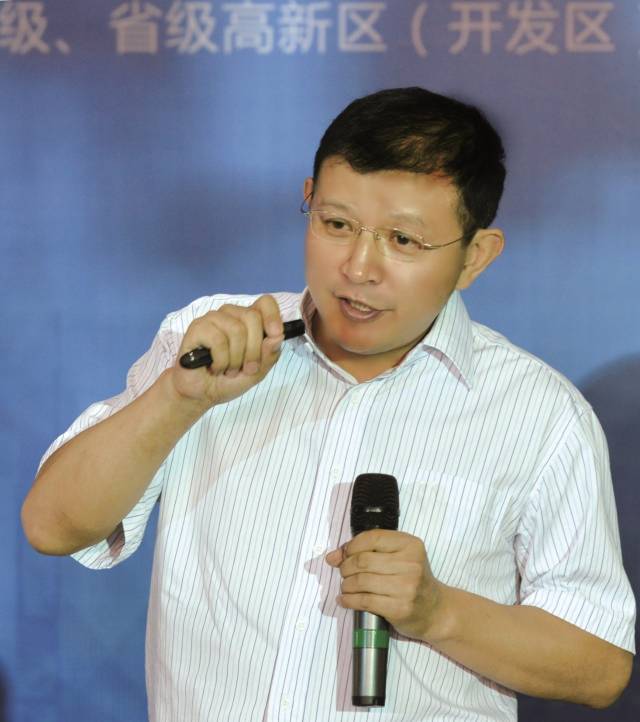 李琪教授 | 一支粉笔两袖尘 三尺讲台四季业