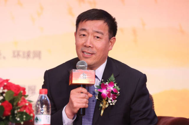 秦玉峰让群众牵着毛驴脱贫致富