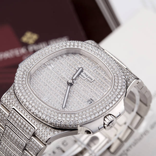 百达翡丽 运动系列5719/10g-010腕表(鹦鹉螺) 满天星全钻