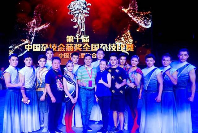 上海杂技团《突破—抖扛》获第十届中国杂技金菊奖