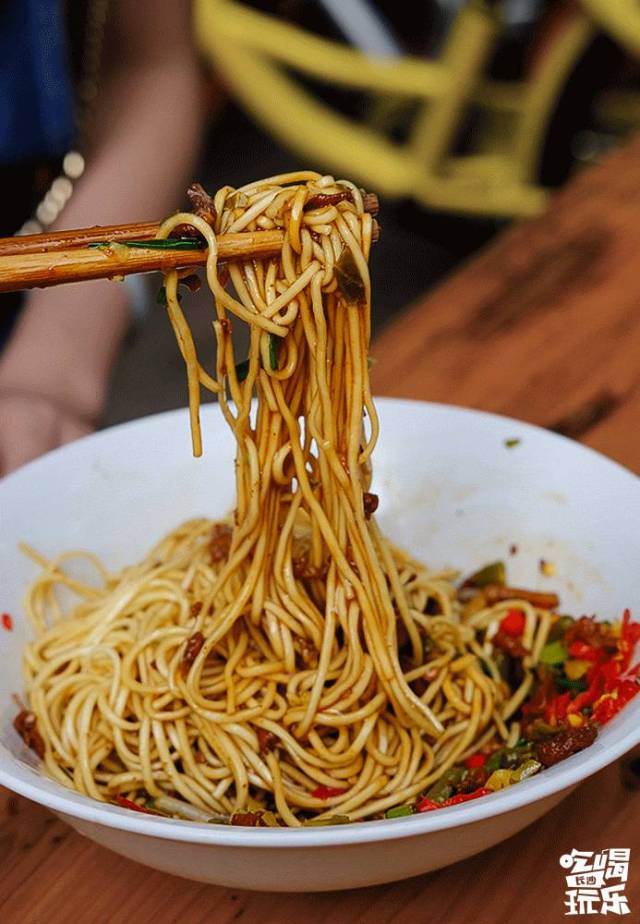 在王公塘老巷的这家面粉馆里,寻访长沙早餐的标准打开方式.