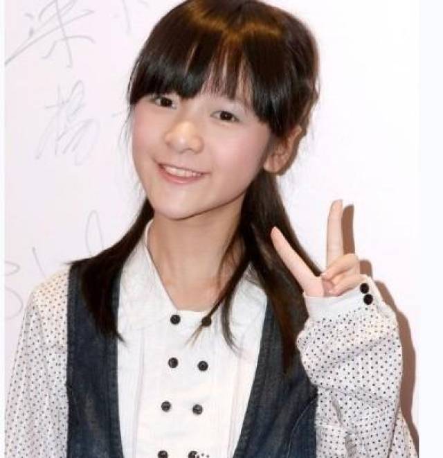 周星驰干女儿,曾是"小男孩",最新汉服美照太惊艳了!