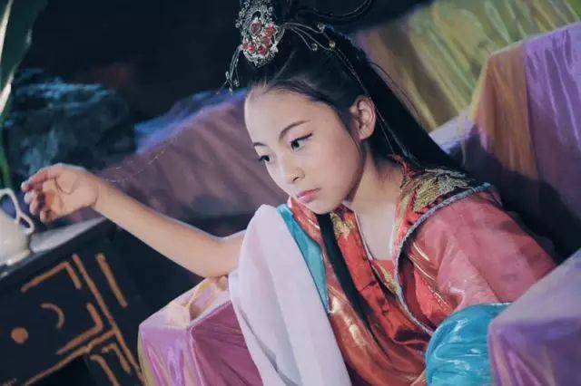 王琳雁 王琳雁饰演铁扇公主,出生江苏南京,虽然年龄小,但多才多艺.
