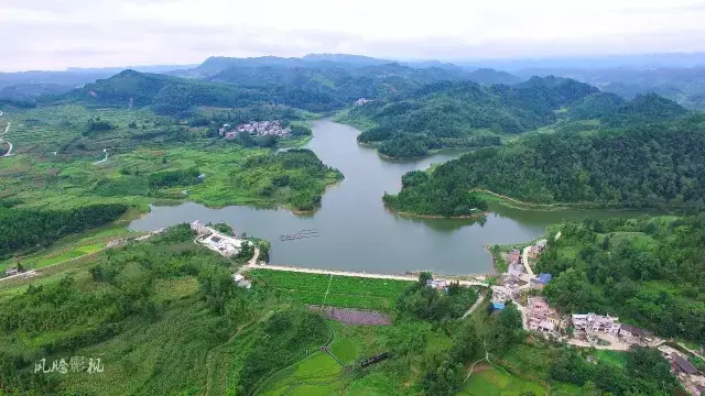 航拍|紫云县坝羊镇麦岗水库,一个风景优美的地方