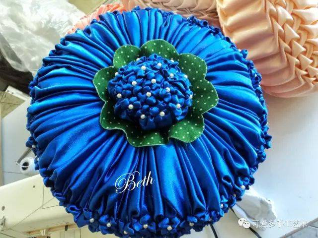 她用一块布就做了这个神奇又好用的东西,人人都抢着要学!(附教程)