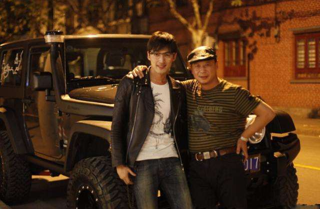 (原名邓学志) 风光摄影家,动物摄影家,活跃于摩旅圈的"中国哈雷的精神