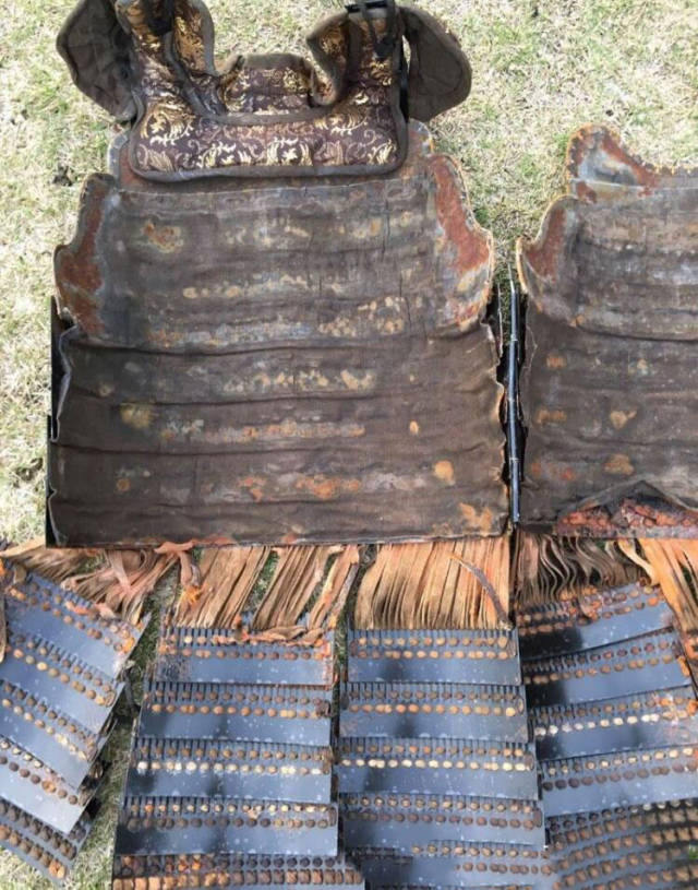 这么丑的日本武士盔甲是否有收藏价值