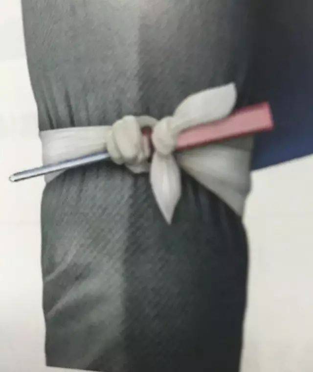 电线,绳索或铁丝不能作为止血带代用品缠扎止血. 2.