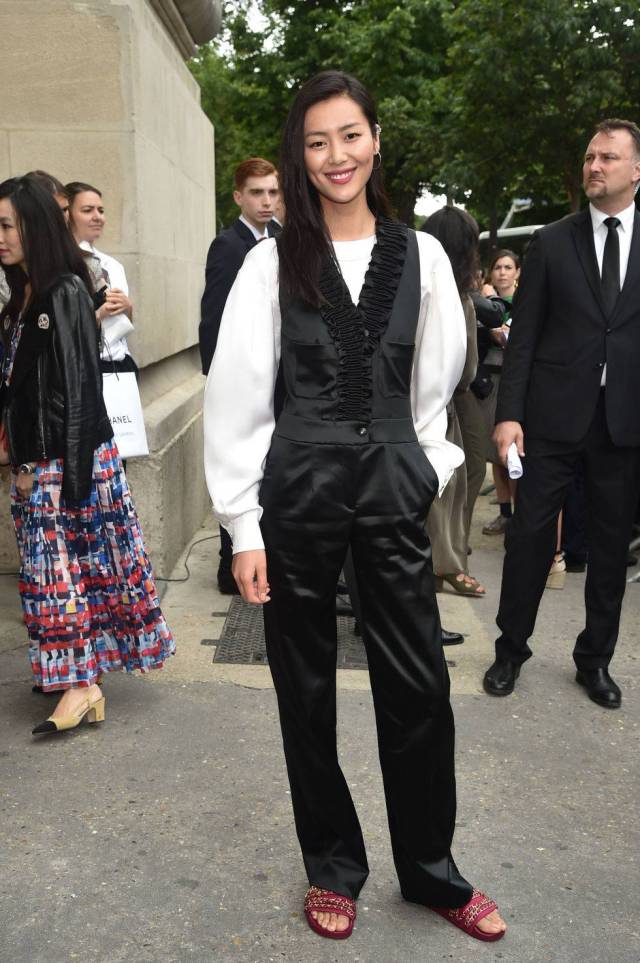 必火|要时髦,跟着这些女明星来选私服!