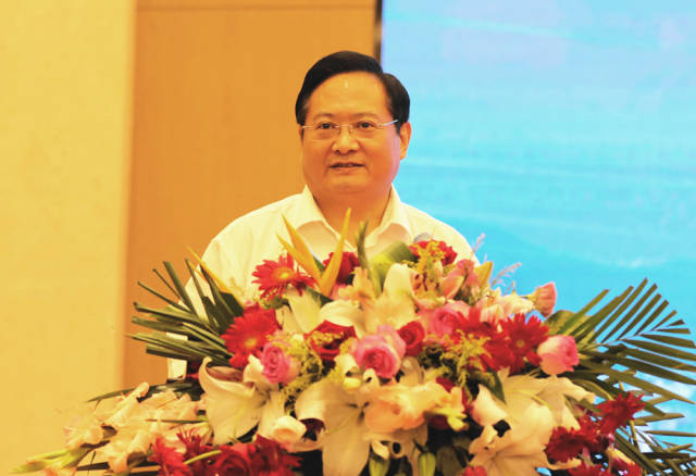 台州市人民政府秘书长林金荣主持开幕式