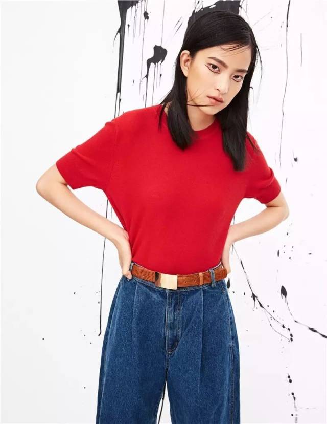 墨与其他色彩的碰撞, 黄色条纹针织衫 tory burch 红色外套 annakiki