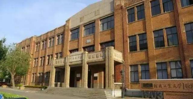 北洋工艺学堂改称直隶高等工业学堂.