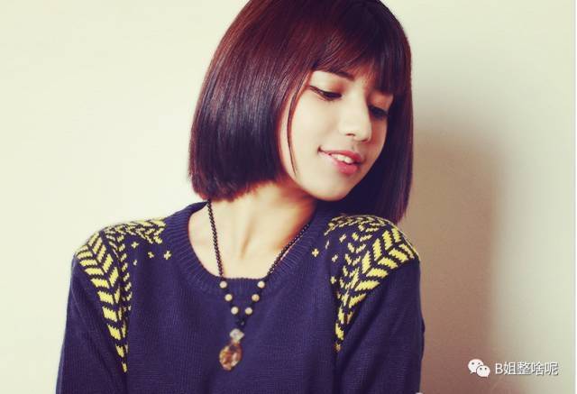 这个卖高领毛衣的大脸黑妹,竟然是个中埃混血美少女!