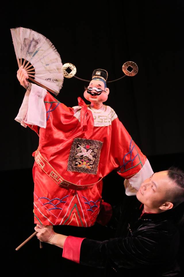 木偶剧 一种由演员操纵木偶 以表演故事的戏剧 又名傀儡戏