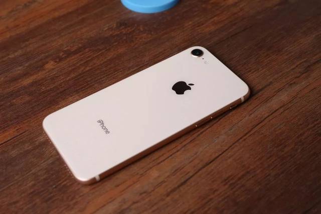 零售版iphone 8/8 plus開箱:千萬別買灰色版