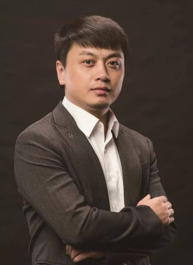 《浔阳遗韵》 导演/编舞 孙鹏 月光下,一个美丽的女子与自己的影子