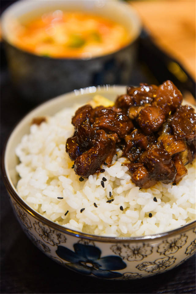 曾浸润了我最好的时光,今天在钟鼓楼,记忆被熟悉的饭香唤醒