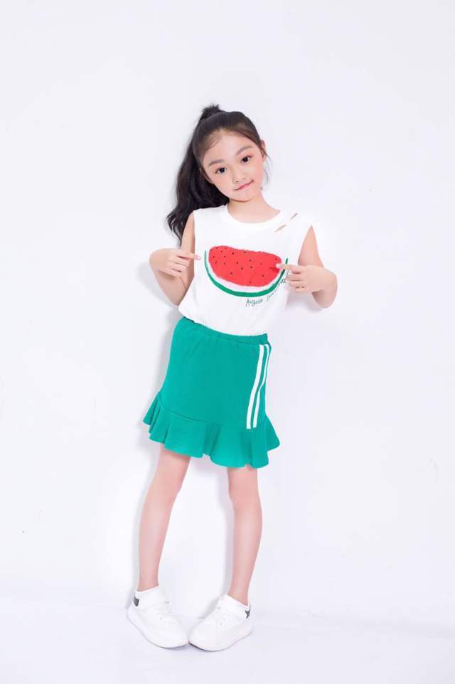 从小美到大!小童星模特盛夏感甜心蔡秋彤闪亮上线