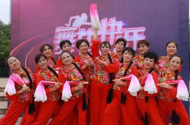 歌曲:赞歌 21 队名:健康快乐队 歌曲:爱的思念 22 队名:艾城佩佩舞队