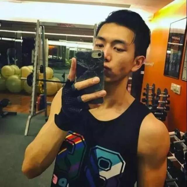 男色腹肌更撩人!鼻血忍住~