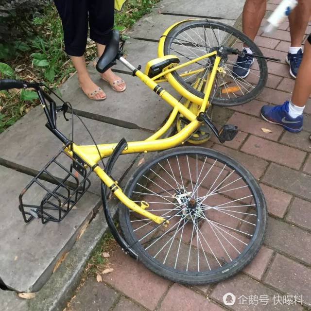 天河一男子在火炉山踩共享单车,摔得满脸是血,意识不清!