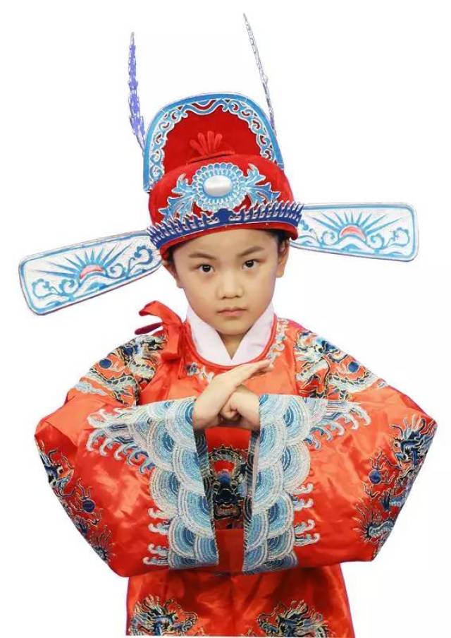 小戏骨钟奕儿回娘家啦,助阵亚童第五届公益演唱会担任小主持!