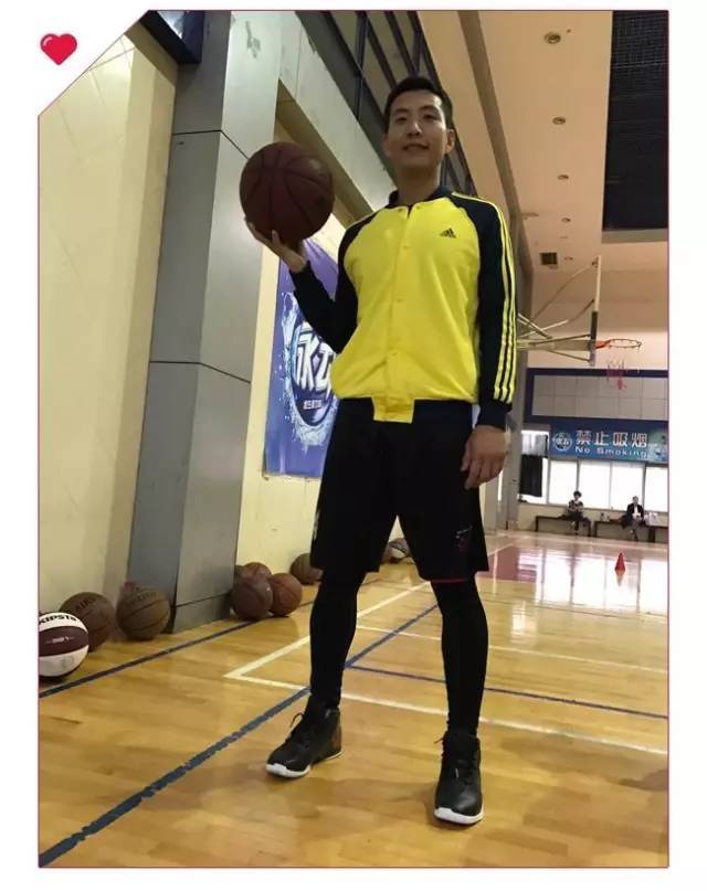 任凯,1982年,天蝎座,身高186cm,未婚,汉族,籍贯中国天津,硕士学历