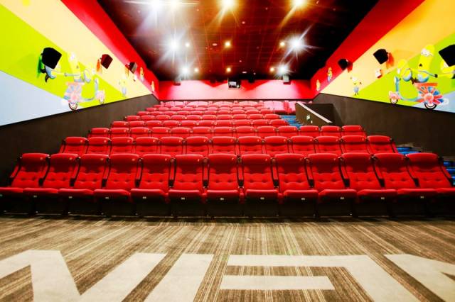 除了完美的硬件设施,悦影绘影城更是把古典与现代的电影元素融入装修